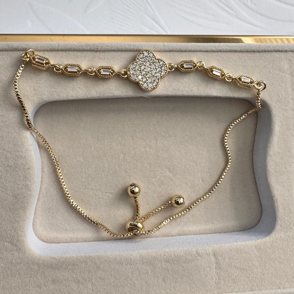 Elegant Gold Bracelet with Crystal Accents